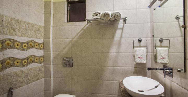 Oyo 2155 Hotel Wardhman Jabalpur Bagian luar foto