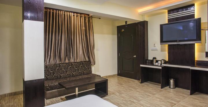 Oyo 2155 Hotel Wardhman Jabalpur Bagian luar foto