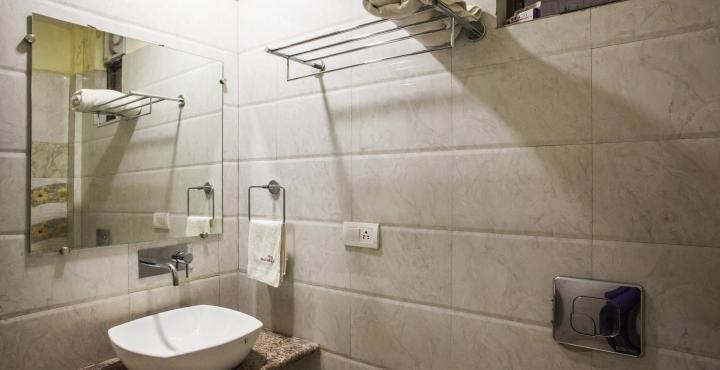 Oyo 2155 Hotel Wardhman Jabalpur Bagian luar foto
