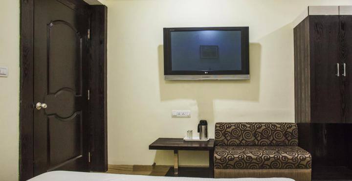 Oyo 2155 Hotel Wardhman Jabalpur Bagian luar foto
