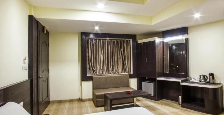Oyo 2155 Hotel Wardhman Jabalpur Bagian luar foto