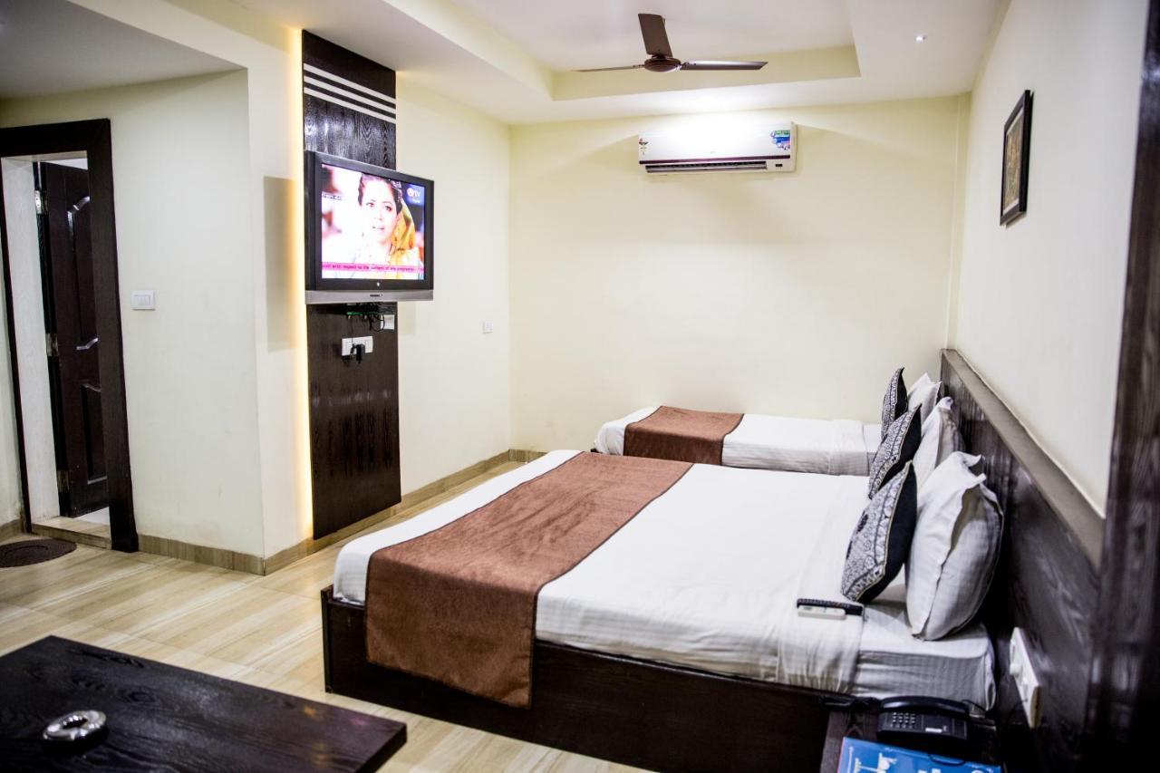 Oyo 2155 Hotel Wardhman Jabalpur Bagian luar foto