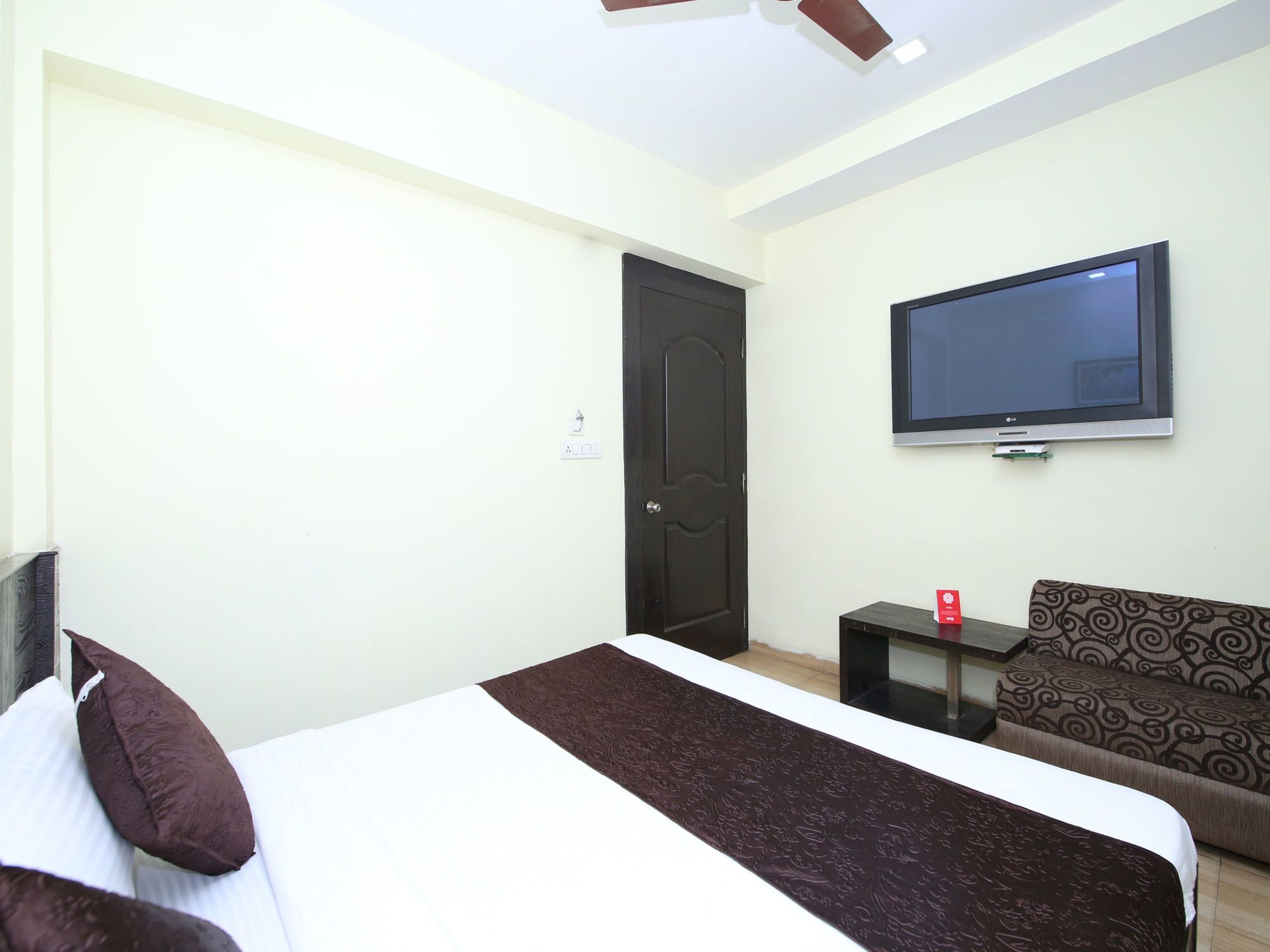 Oyo 2155 Hotel Wardhman Jabalpur Bagian luar foto