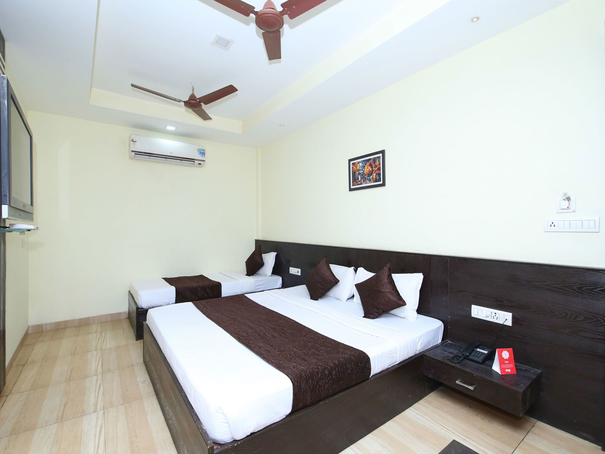 Oyo 2155 Hotel Wardhman Jabalpur Bagian luar foto